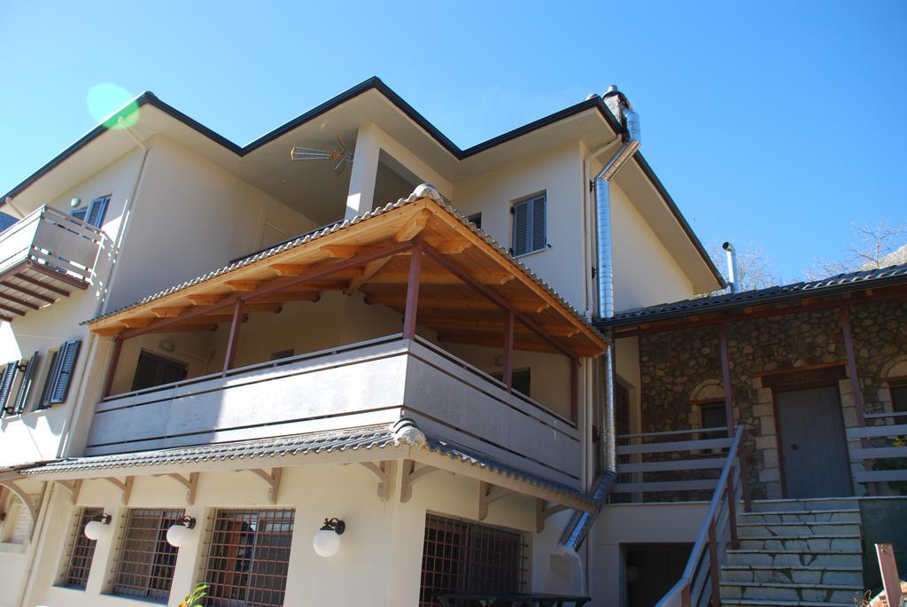 To Greki Livartzi Exterior photo