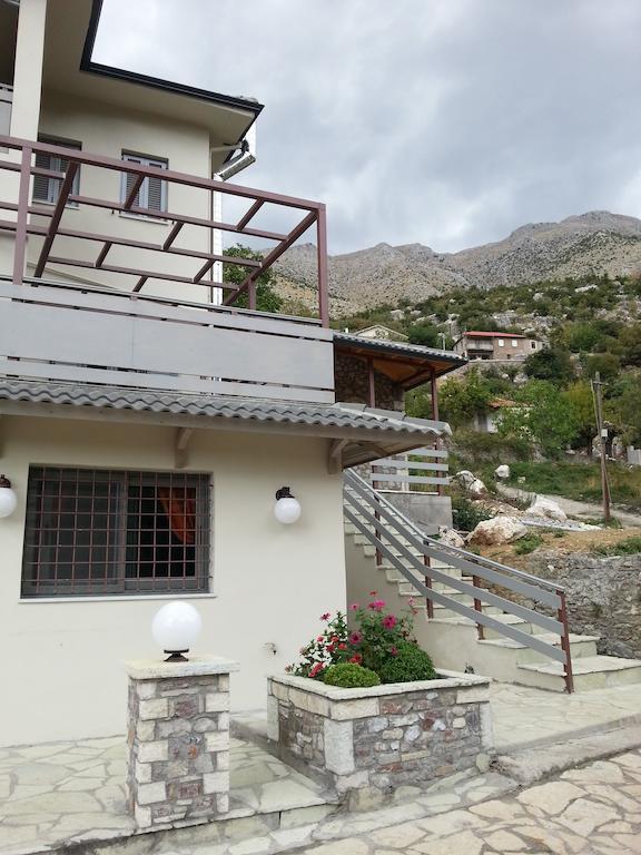 To Greki Livartzi Exterior photo