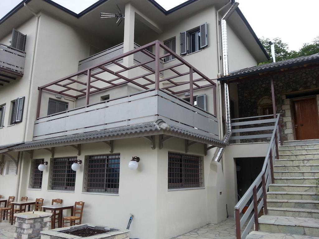 To Greki Livartzi Exterior photo