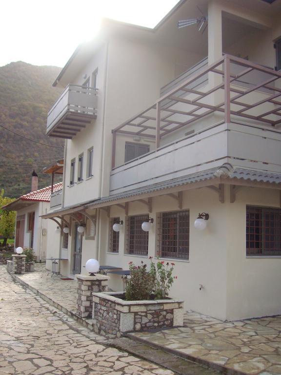 To Greki Livartzi Exterior photo